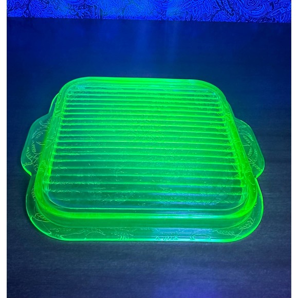 Vintage uranium glass handle square tray Floral green by Jeannette glass - Picture 2 of 10